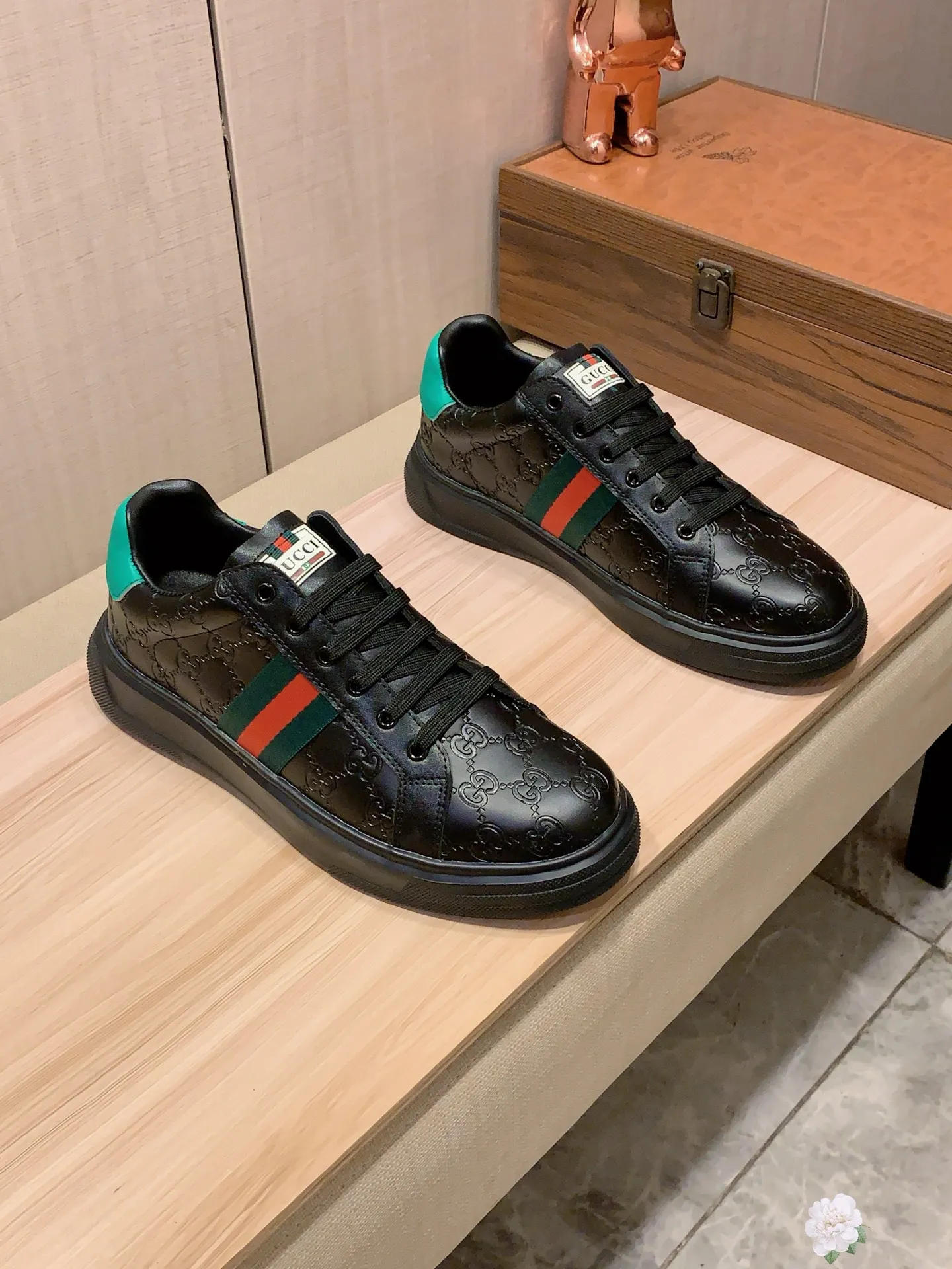 Men's men's shoes💰420💰💰🎩🎩[Lightning][Lightning] "Gucci*" latest • popular casual shoes, top brand [seduce] luxury ~ purchasing agency, top ~ quality. [Strong] The upper is made of imported breathable cowhide with fabric material ➕ Breathable sheepskin feet (•) and fine workmanship. The original stylish and stylish soft rubber wear-resistant and non-slip outsole is light and comfortable on the feet. The real thing looks better when photographed in person. 111: code: 38-44, 3️⃣ colors selected